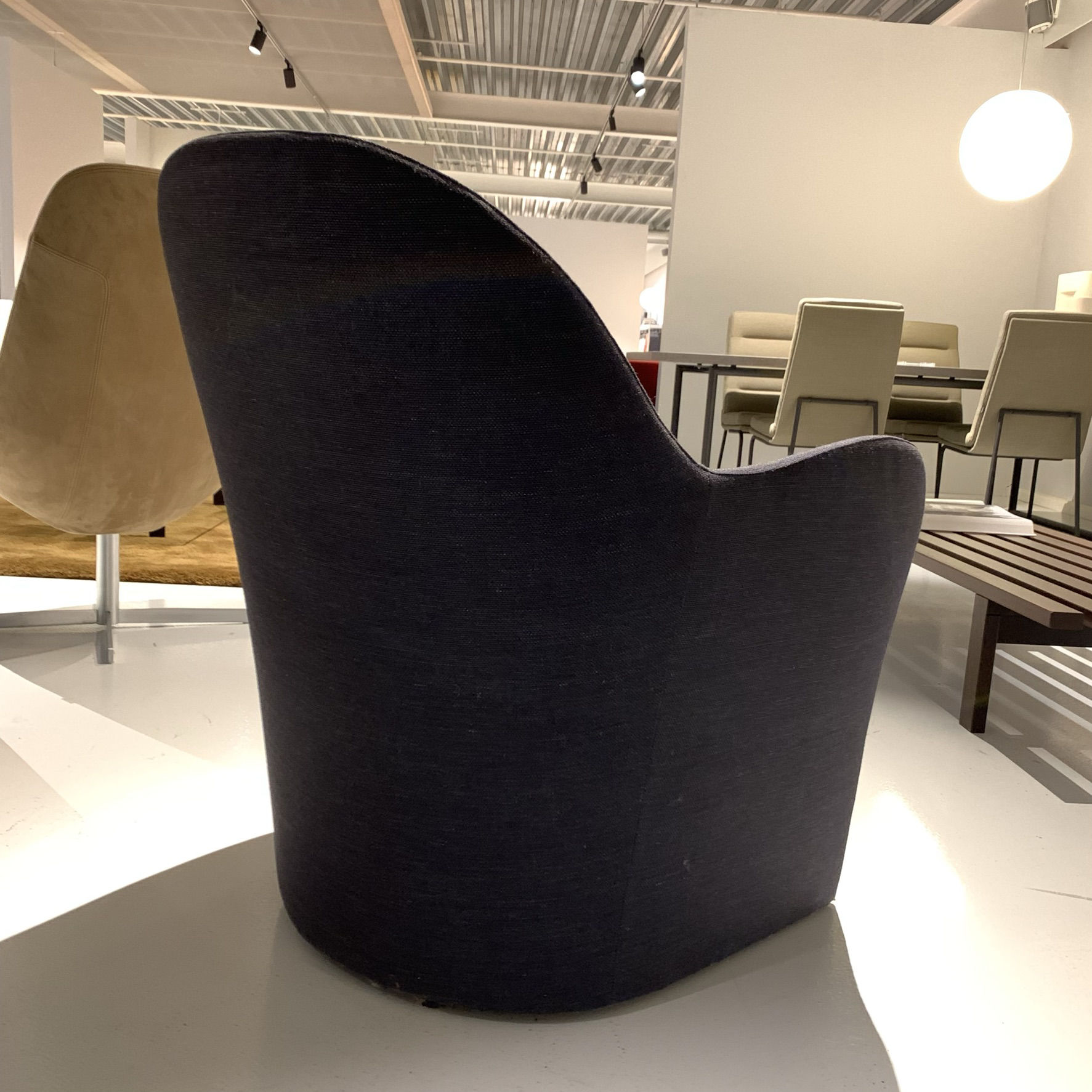 Gelderland Solid Chair soft fauteuil - Zijaanzicht rechts
