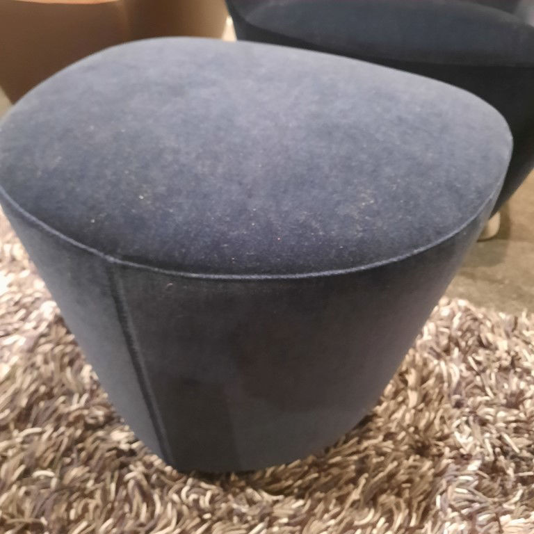 Leolux Cantate fauteuil met poef