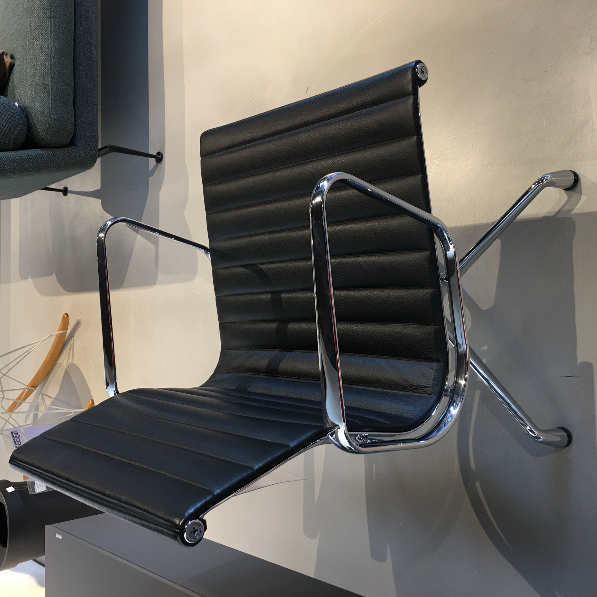 Vitra Aluminium Chair / EA 108 bureaustoel